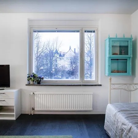 Central Studio Apartment *