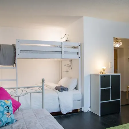 Central Studio Apartment *