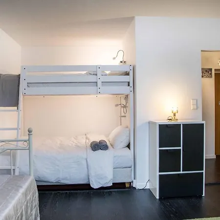Central Studio Apartment * טמפרה