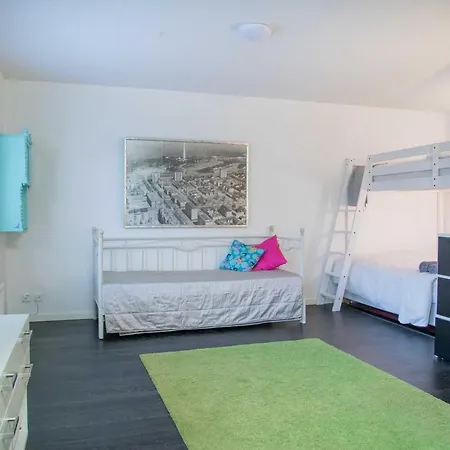 Central Studio Apartment * טמפרה